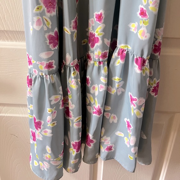 Brand NEW printed light blue midi dress with tags attached. - Picture 4 of 4